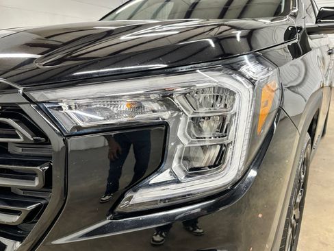 Used 2024 GMC Terrain SLE w/ Driver Convenience Package FWD image 8