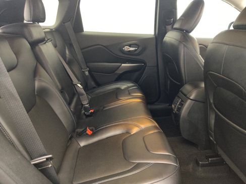 Used 2020 Jeep Cherokee Latitude Plus w/ Cold Weather Group AWD/4WD image 19