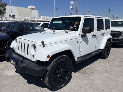 Used 2014 Jeep Wrangler Unlimited Sahara w/ Dual Top Group AWD/4WD image 2