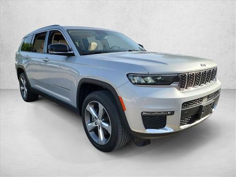 Used 2022 Jeep Grand Cherokee L Limited image 3