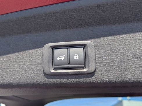 Used 2025 Mitsubishi Outlander 4WD Plug-In Hybrid image 35