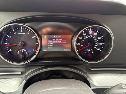 Used 2024 Kia Carnival LX image 17