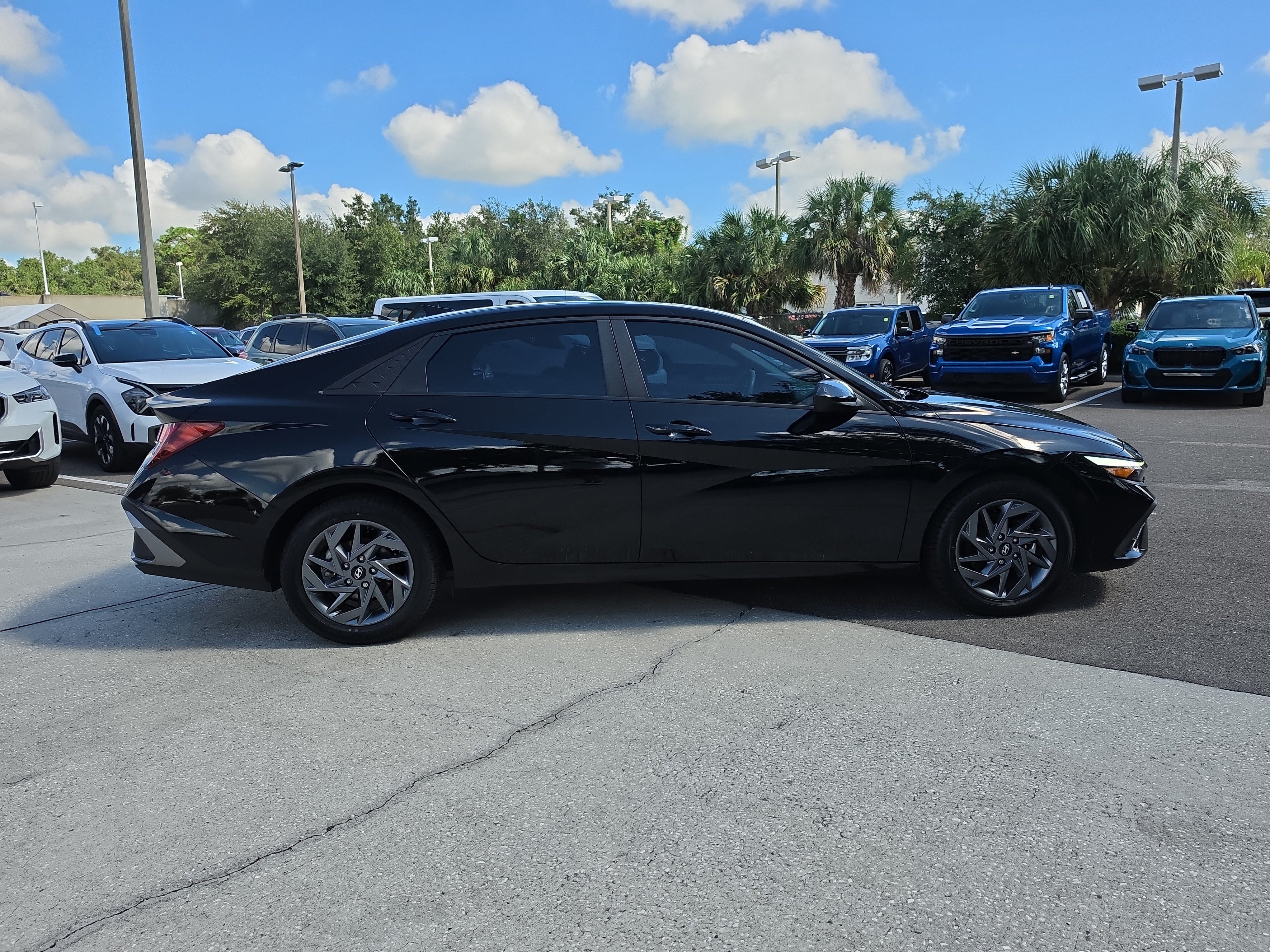 Used 2024 Hyundai Elantra SEL FWD image 9