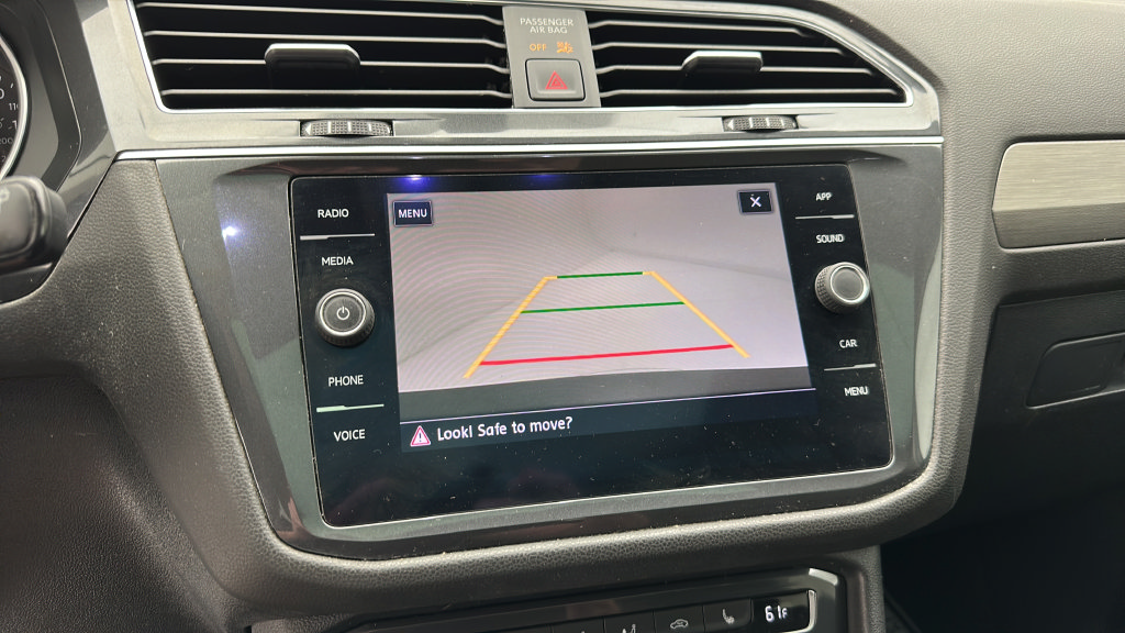 Used 2020 Volkswagen Tiguan SE w/ Panoramic Sunroof Package AWD/4WD image 18