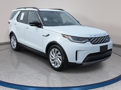 Used 2025 Land Rover Discovery S image 3
