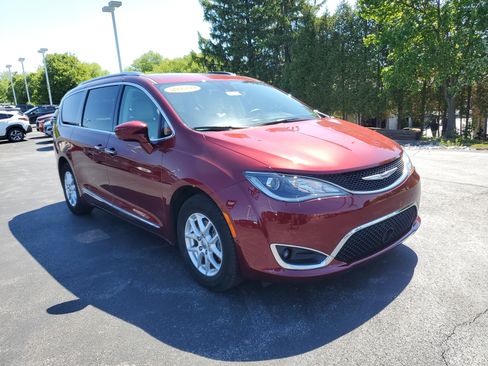 Used 2020 Chrysler Pacifica Touring-L w/ Advanced Safetytec Group FWD image 4