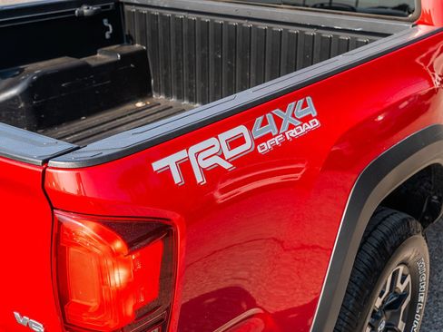 Used 2021 Toyota Tacoma TRD Off-Road AWD/4WD image 15