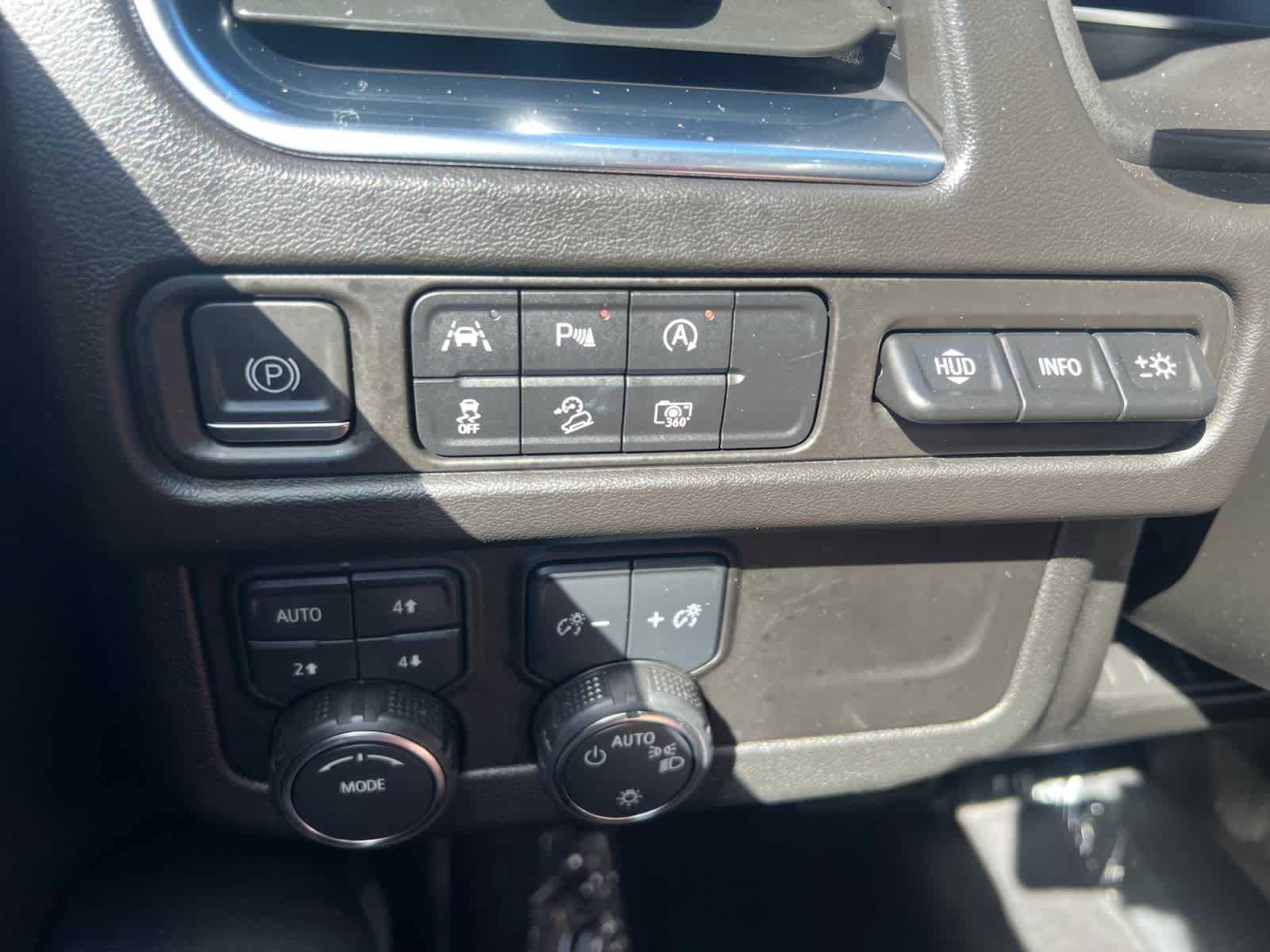 Used 2024 Chevrolet Tahoe High Country AWD/4WD image 15