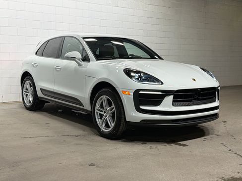 Certified 2026 Porsche Macan AWD/4WD image 6