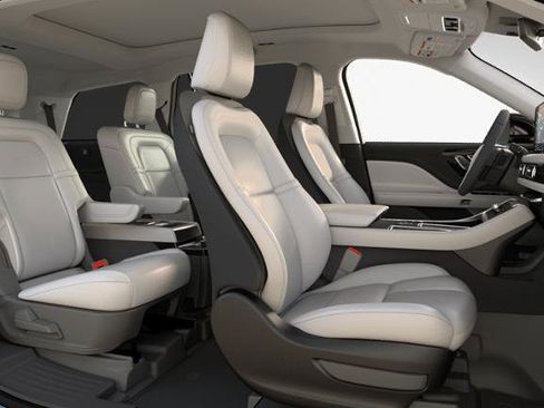 New 2026 Lincoln Aviator Reserve RWD image 5