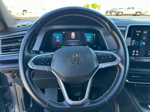 Used 2025 Volkswagen Atlas Cross Sport SE image 30