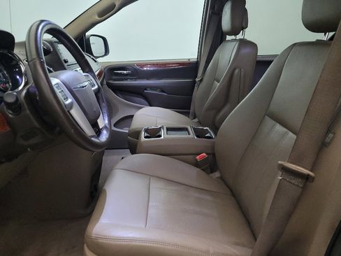 Used 2015 Chrysler Town & Country Touring-L w/ Driver Convenience Group image 17