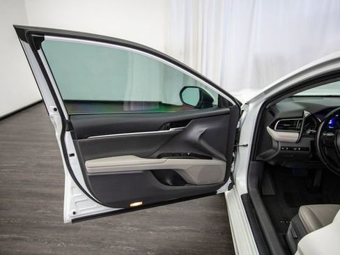 Used 2021 Toyota Camry XSE image 16