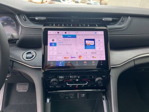 New 2025 Jeep Grand Cherokee L Limited w/ Trailer Tow Package image 16