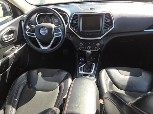 Used 2018 Jeep Cherokee Trailhawk w/ Cold Weather Group AWD/4WD image 22