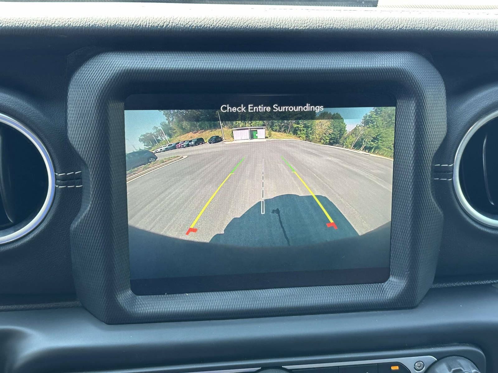 Used 2020 Jeep Wrangler Unlimited Sahara AWD/4WD image 21