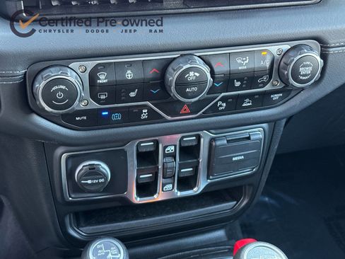 Certified 2025 Jeep Wrangler Unlimited Sahara w/ Safety Group AWD/4WD image 21