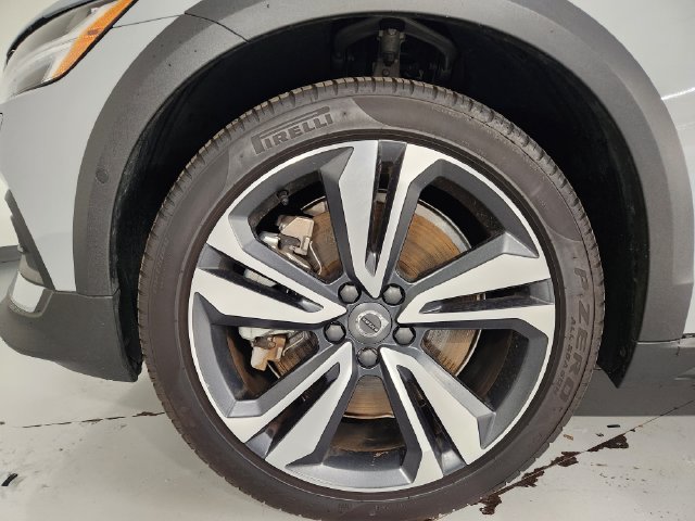 Certified 2026 Volvo V60 B5 Cross Country Plus w/ Protection Package Premier AWD/4WD image 8