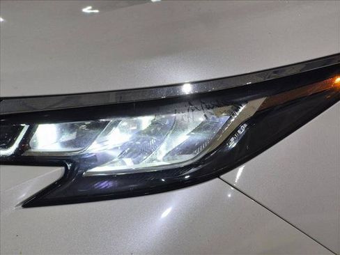 Used 2021 Toyota Sienna XLE w/ XLE Plus Package FWD image 7