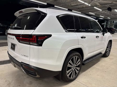 Certified 2025 Lexus LX 600 4WD w/ Luxury Package image 3