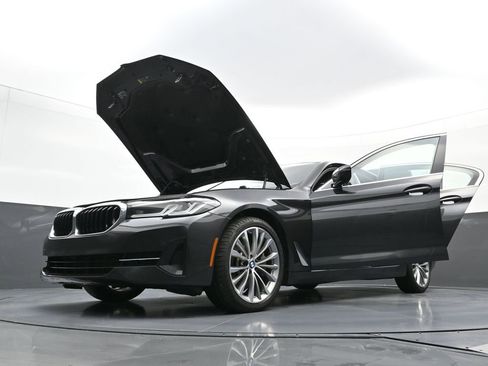 Used 2023 BMW 530i xDrive w/ Premium Package image 40