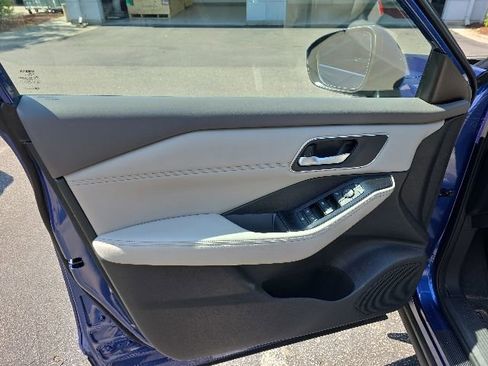 Used 2021 Nissan Rogue SV w/ Premium Package FWD image 11