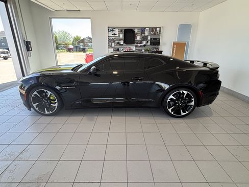 Used 2022 Chevrolet Camaro LT RWD image 2