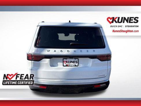 Used 2024 Jeep Wagoneer Series III AWD/4WD image 8