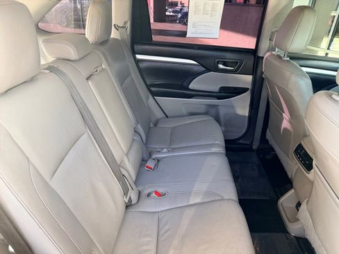 Used 2014 Toyota Highlander XLE image 23