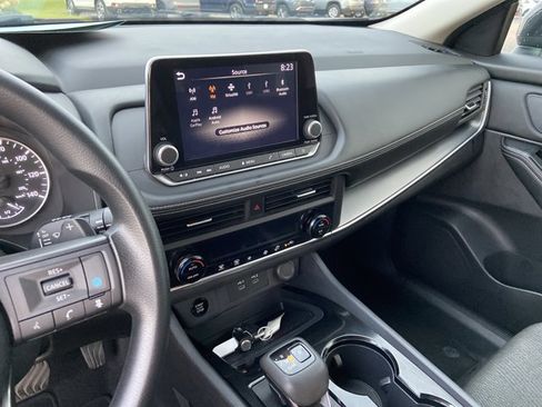 Used 2024 Nissan Rogue SV image 37