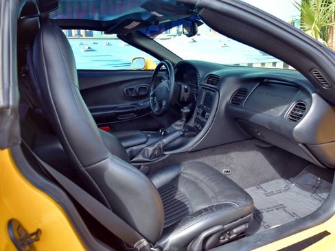 Used 2003 Chevrolet Corvette Coupe w/ Preferred Equipment Group image 34