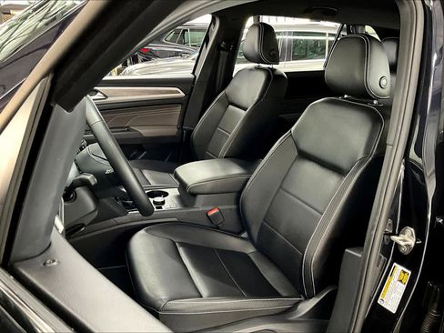 Used 2023 Volkswagen Atlas Cross Sport SE image 27
