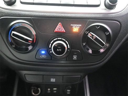 Used 2019 Hyundai Accent SE image 14