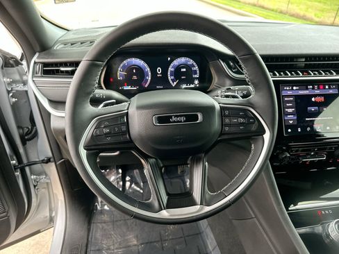 Used 2025 Jeep Grand Cherokee L Altitude image 27