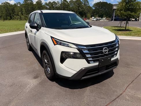 Used 2024 Nissan Rogue S AWD/4WD image 13