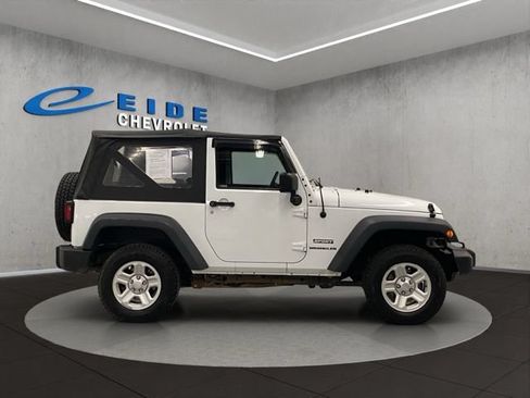 Used 2017 Jeep Wrangler Sport AWD/4WD image 13