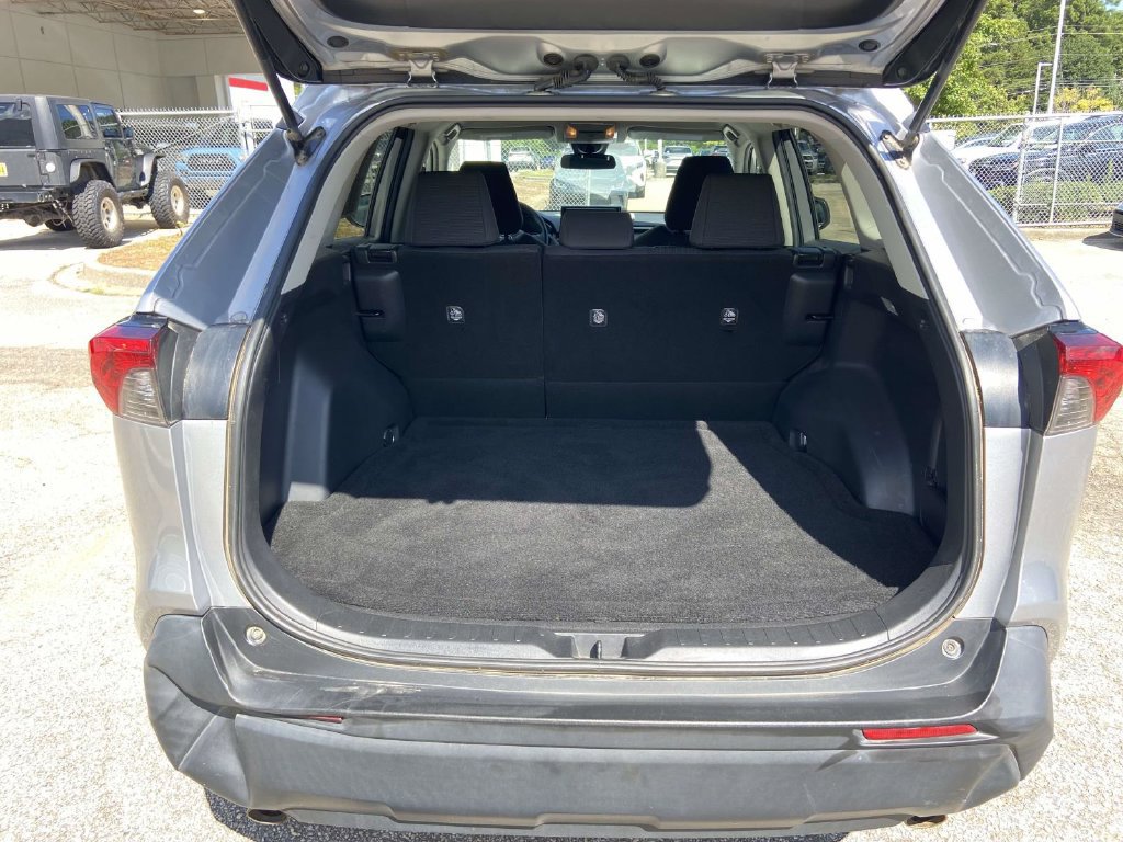 Used 2020 Toyota RAV4 LE AWD/4WD image 7