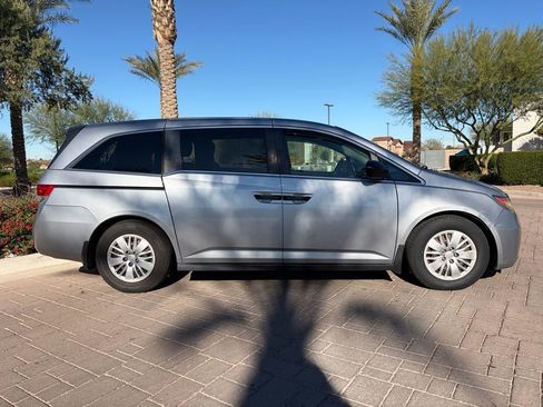 Used 2016 Honda Odyssey LX image 2