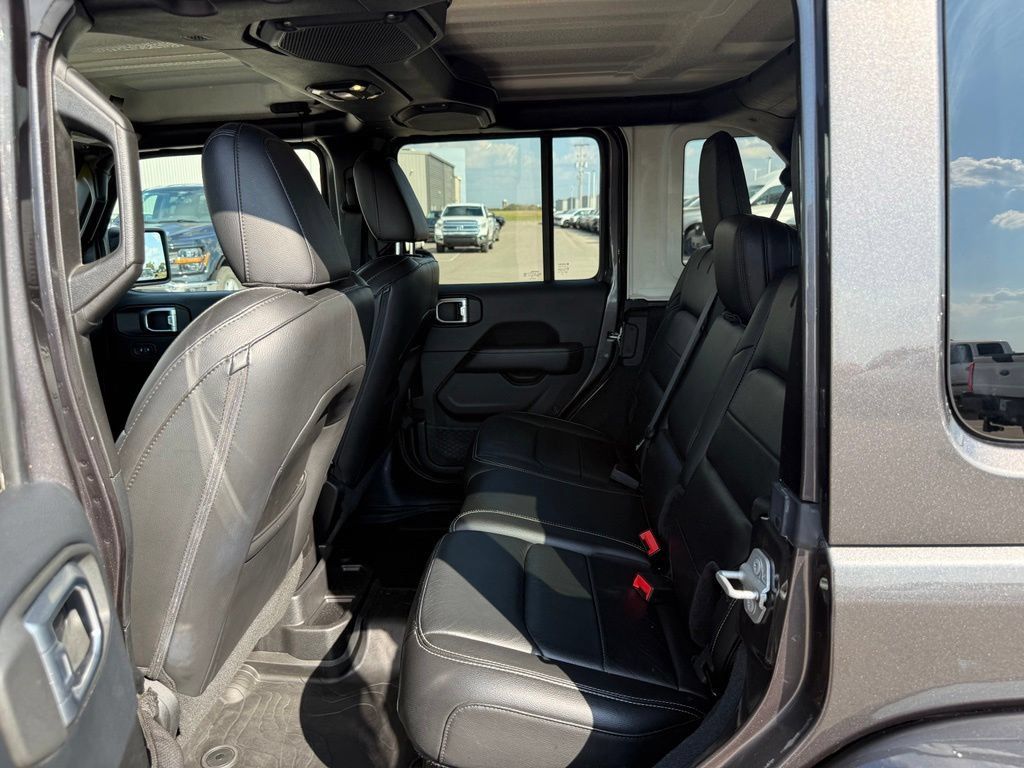 Used 2019 Jeep Wrangler Unlimited Sahara AWD/4WD image 9