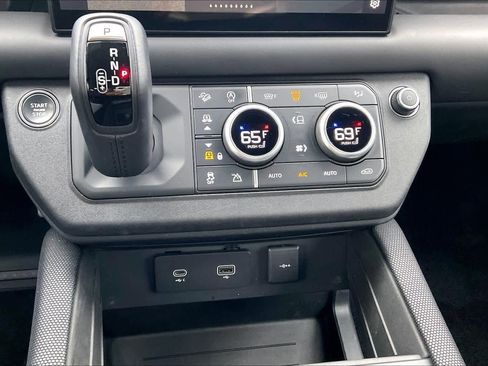 Used 2023 Land Rover Defender 90 V8 image 35