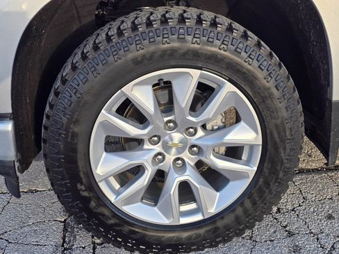 Used 2020 Chevrolet Silverado 1500 Custom w/ Custom Value Package image 8