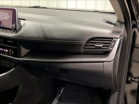 Used 2024 Nissan Rogue SV AWD/4WD image 16