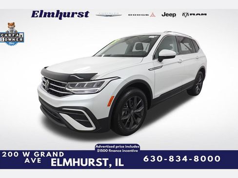 Used 2023 Volkswagen Tiguan SE w/ Panoramic Sunroof Package image 1