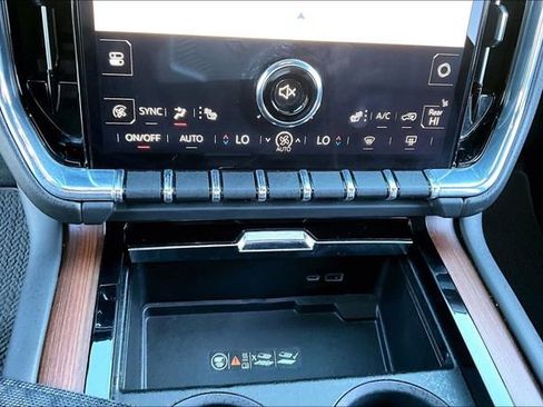 Used 2025 GMC Yukon Denali image 16