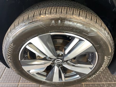 Used 2024 Nissan Rogue SL w/ SL Premium Package image 5