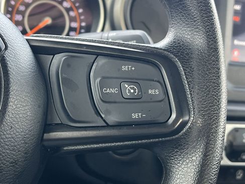 Used 2023 Jeep Gladiator Sport w/ Off Road Group image 12