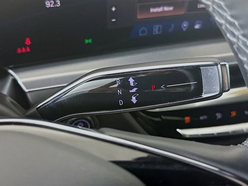 Used 2024 Cadillac Lyriq Luxury image 18