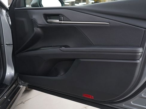 Used 2025 Toyota Camry SE image 9