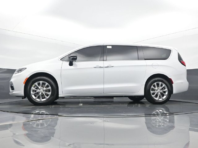 New 2025 Chrysler Pacifica Select w/ Uconnect Theater Family Group AWD/4WD image 47