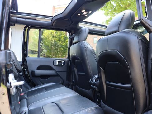 Used 2021 Jeep Wrangler Unlimited Sahara w/ Cold Weather Group AWD/4WD image 16